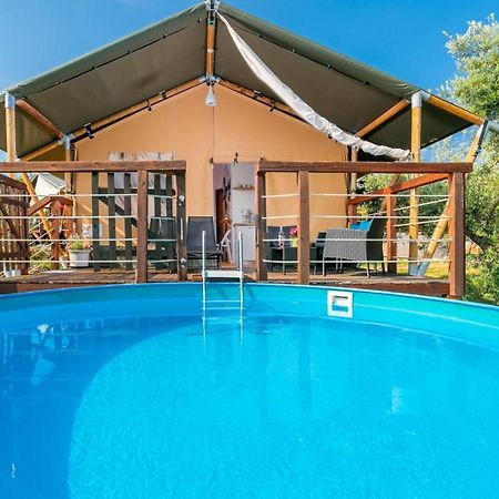 Prima Insula Glamping Hotel Brusici Luaran gambar