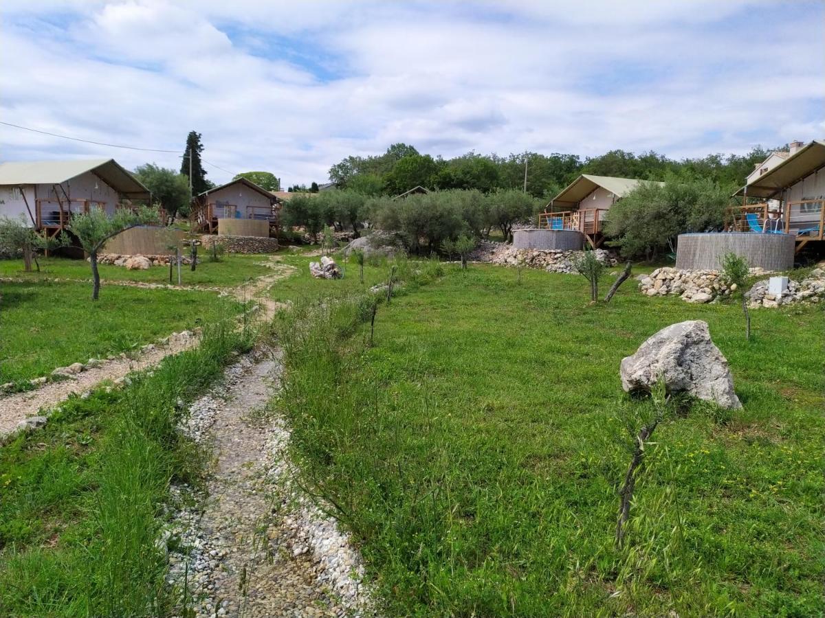 Prima Insula Glamping Hotel Brusici Luaran gambar
