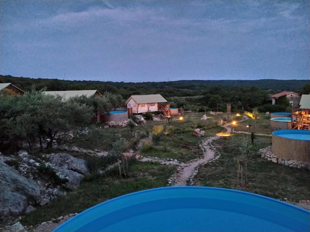 Prima Insula Glamping Hotel Brusici Luaran gambar