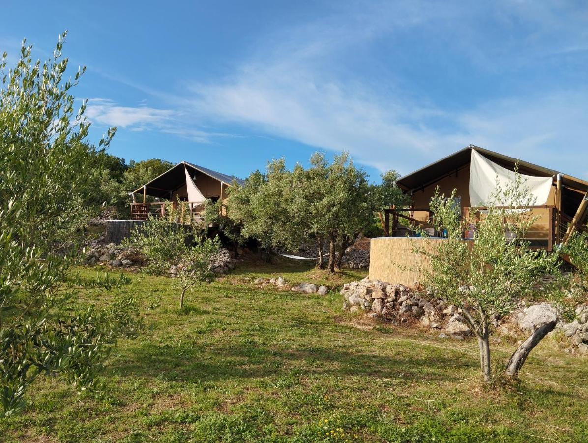 Prima Insula Glamping Hotel Brusici Luaran gambar