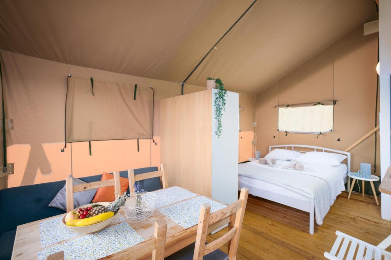 Prima Insula Glamping Hotel Brusici Luaran gambar