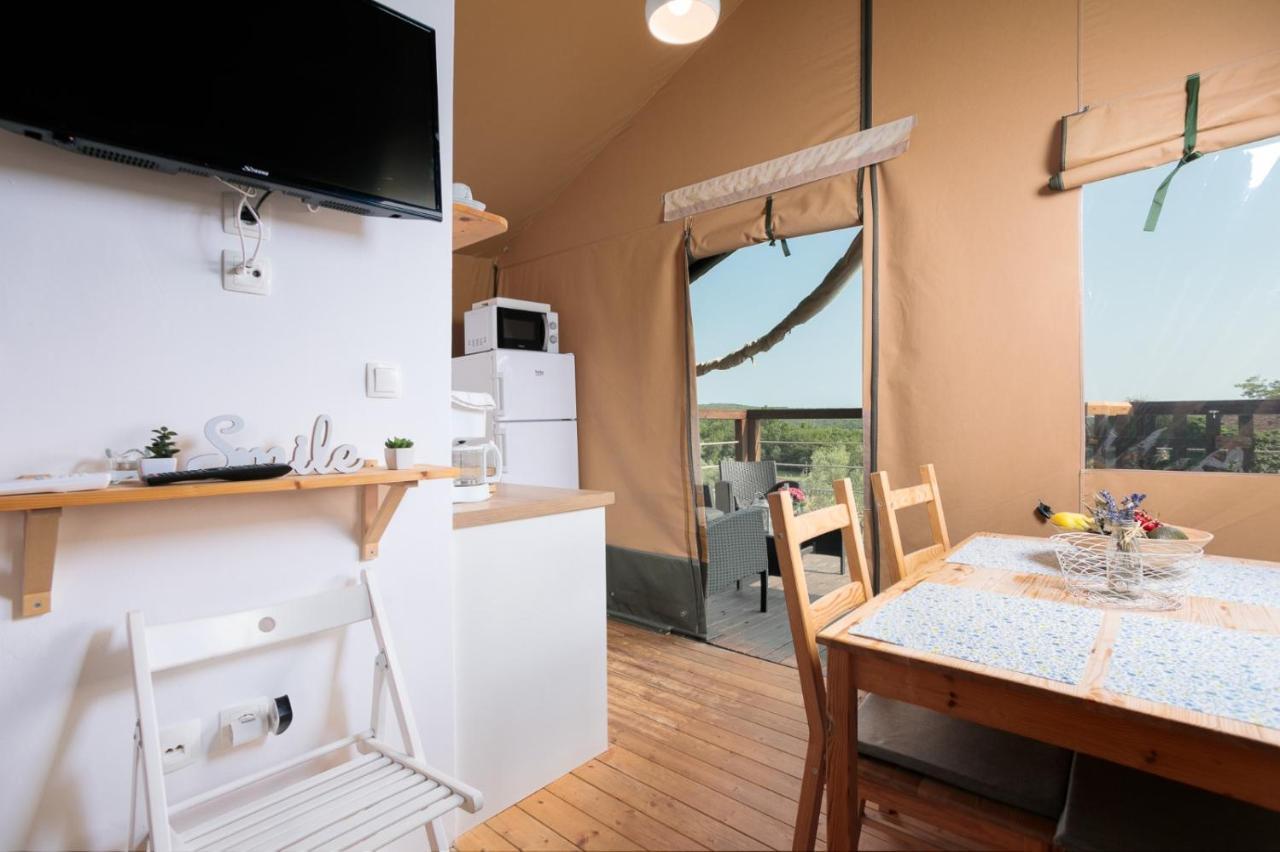 Prima Insula Glamping Hotel Brusici Luaran gambar