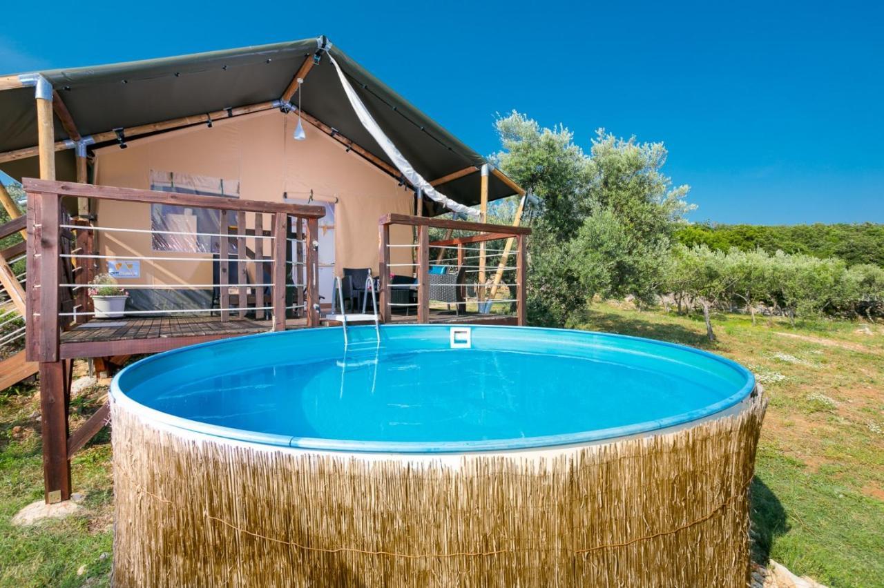 Prima Insula Glamping Hotel Brusici Luaran gambar