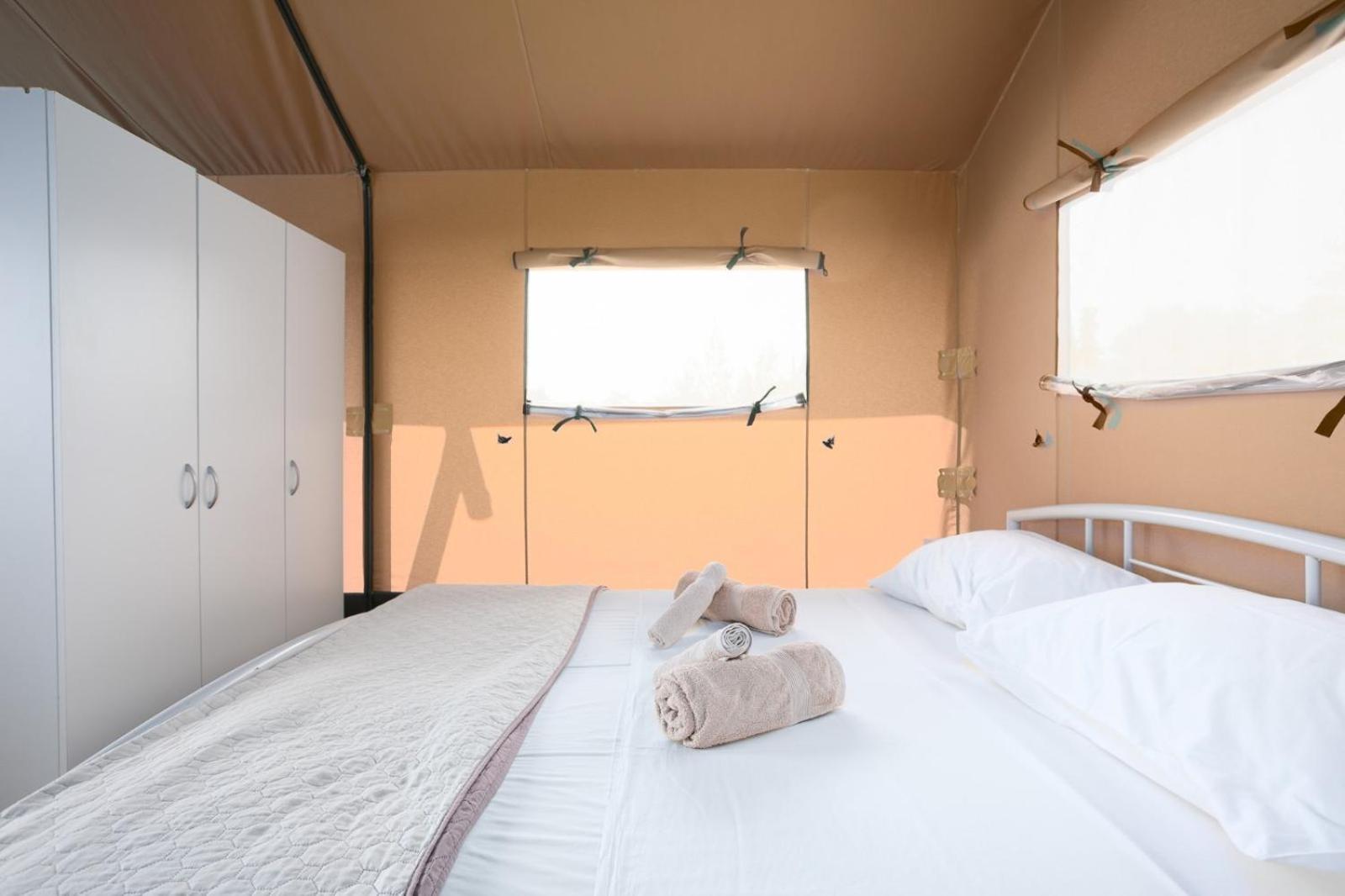Prima Insula Glamping Hotel Brusici Luaran gambar