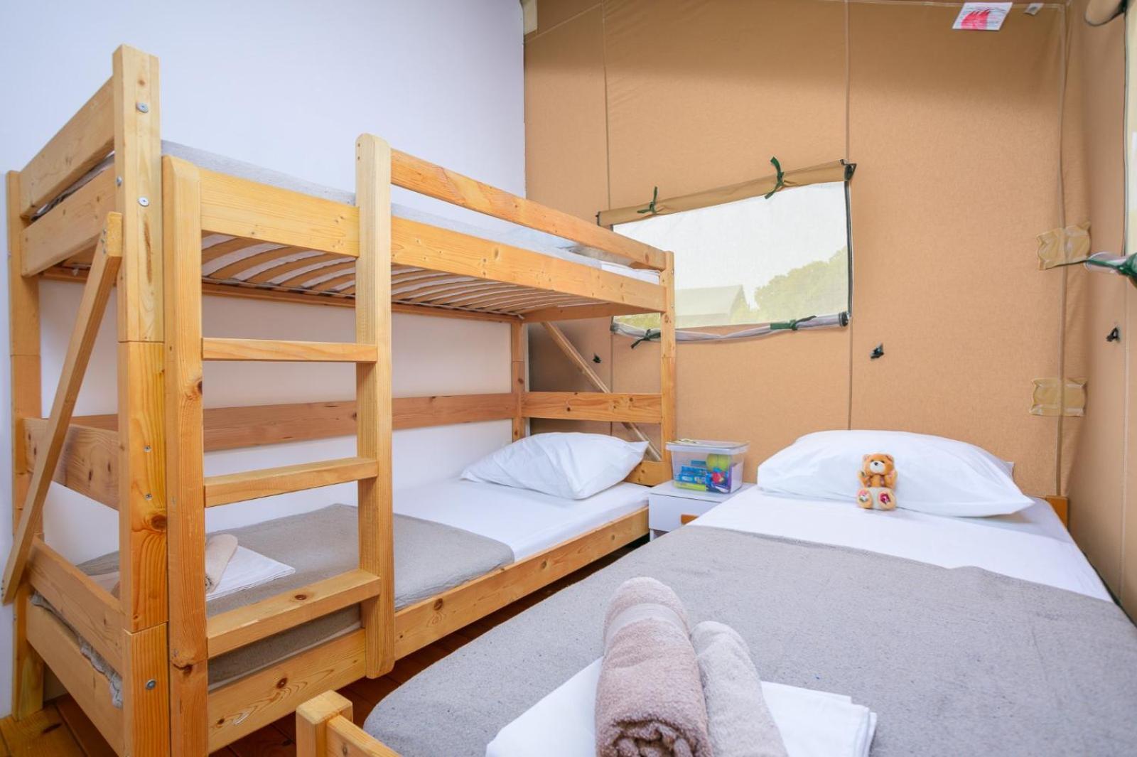 Prima Insula Glamping Hotel Brusici Luaran gambar