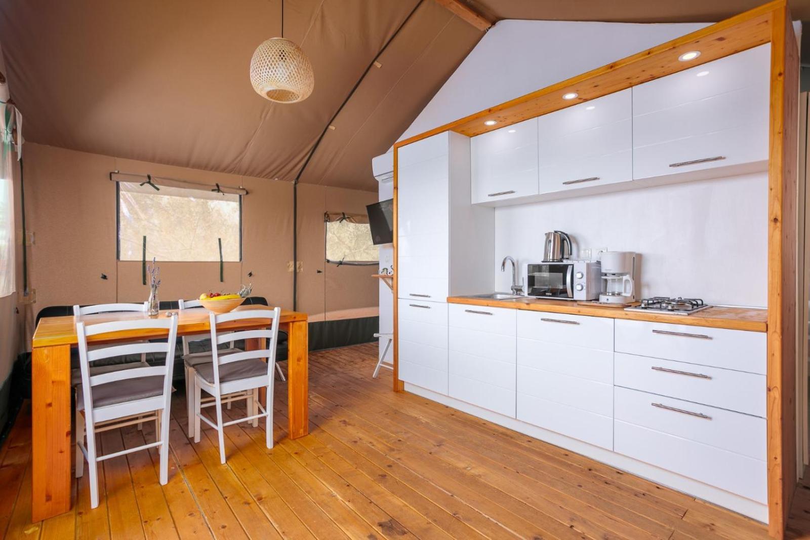Prima Insula Glamping Hotel Brusici Luaran gambar