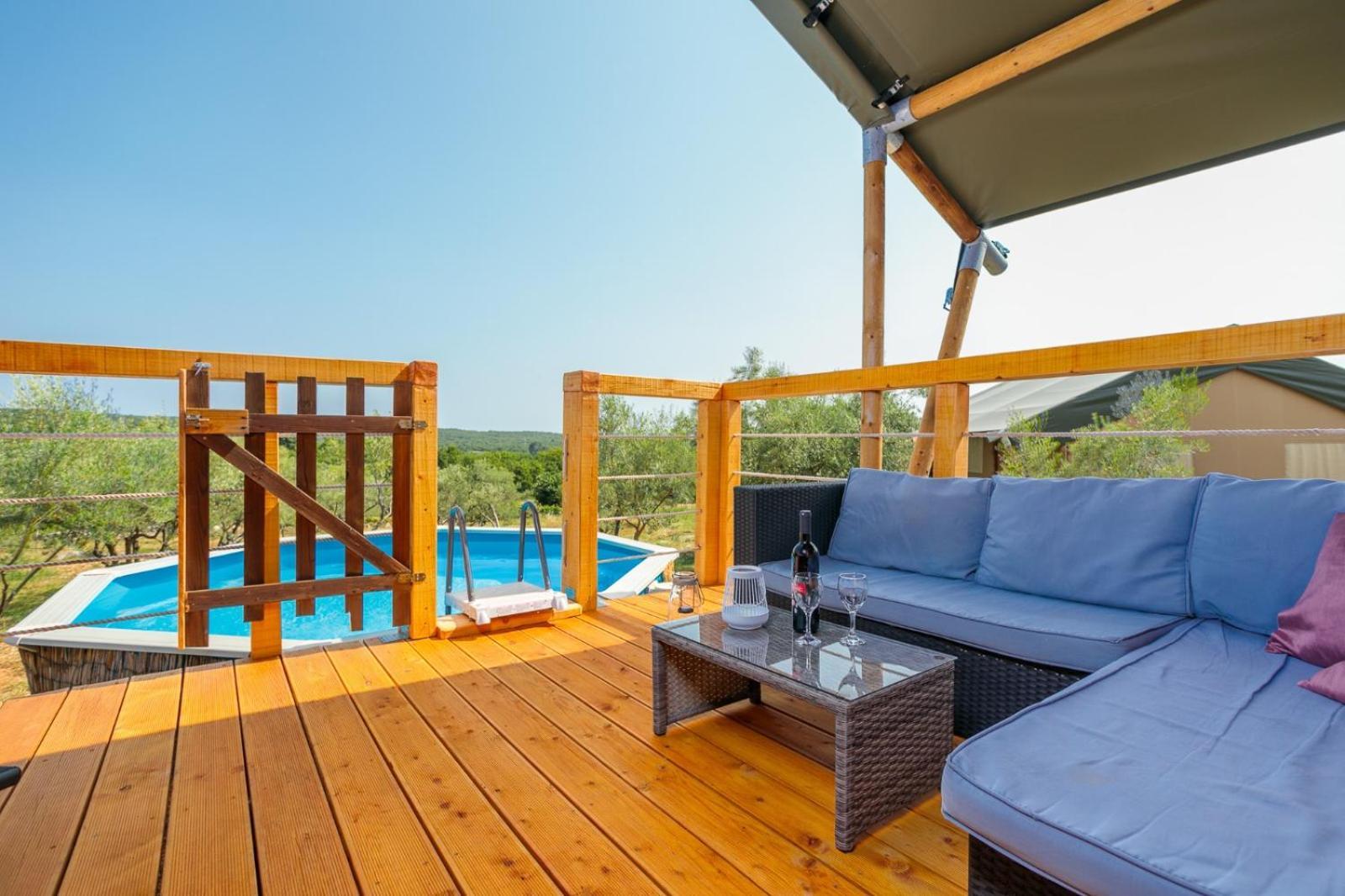 Prima Insula Glamping Hotel Brusici Luaran gambar