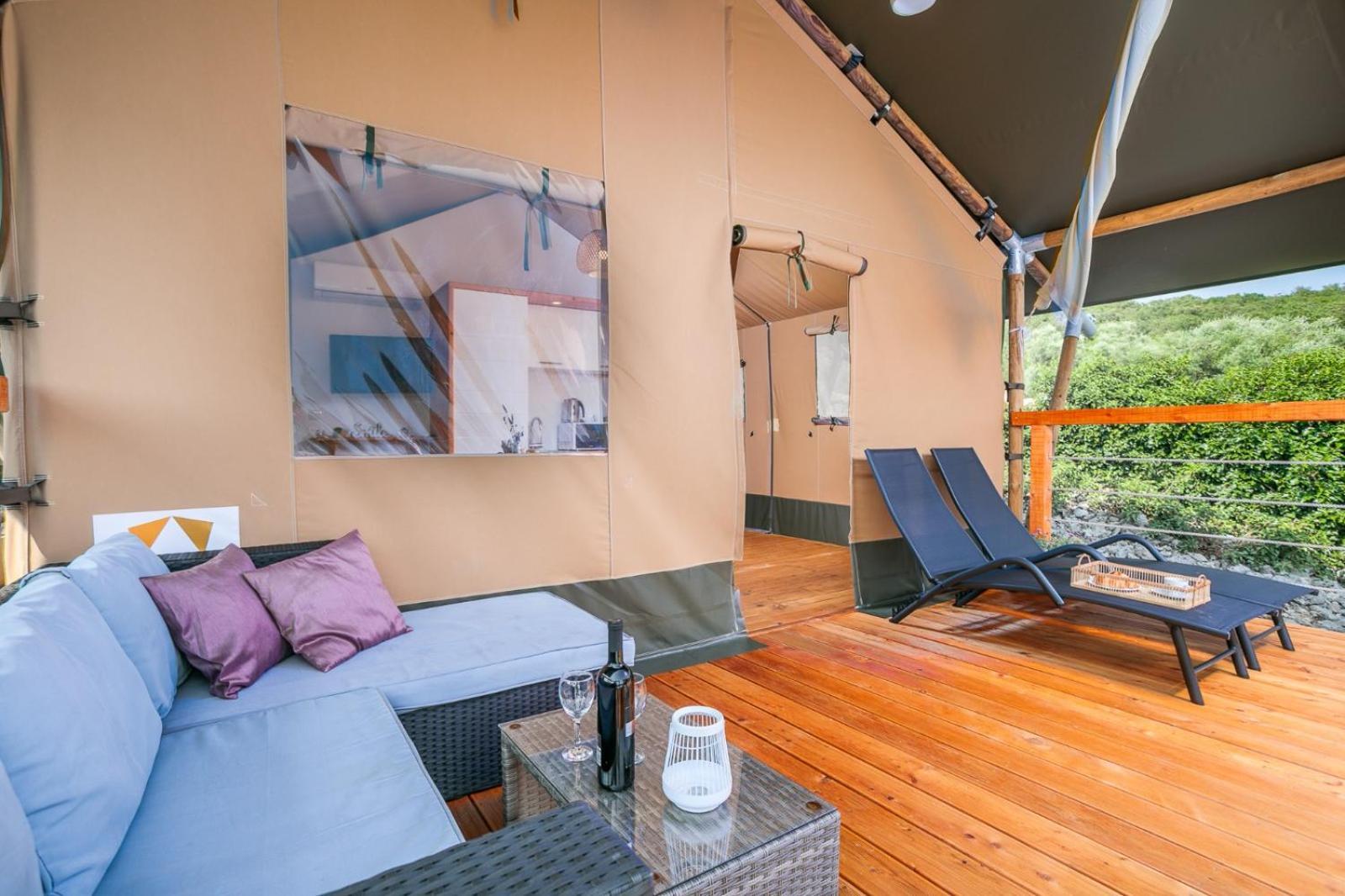 Prima Insula Glamping Hotel Brusici Luaran gambar